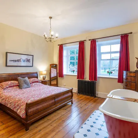 بيت للعطل Luttrell House ريتشموند