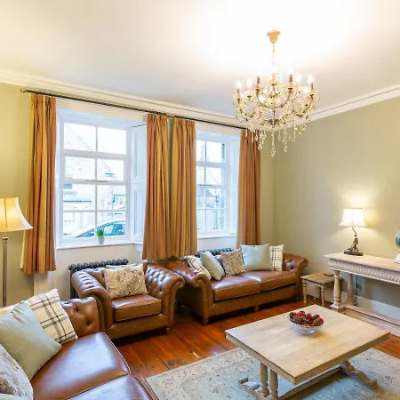 Luttrell House بيت للعطل